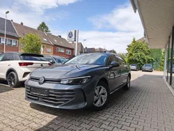 Grau Gebraucht 2024 VW Passat Business Limousine | 37.900 €