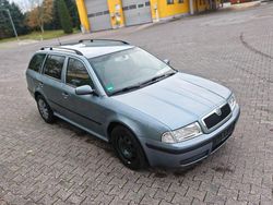 Grau Gebraucht 2004 Skoda Octavia Comfort Kombi | 990 € (Fairer Preis)