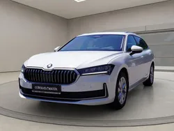 Weiß Gebraucht 2024 Skoda Superb Selection Kombi | 33.950 € (Fairer Preis)