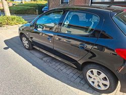 Schwarz Gebraucht 2011 Peugeot 206 Limousine | 2.850 € (Etwas zu teuer)