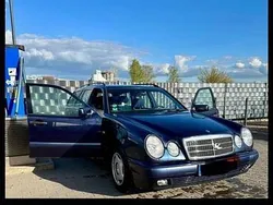 Blau Gebraucht 1995 Mercedes E230 Kombi | 2.450 €
