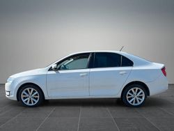 Weiß Gebraucht 2016 Skoda Rapid Limousine | 4.000 €