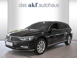 Deep black perleffekt Gebraucht 2024 VW Passat Elegance Kombi | 36.750 € (Fairer Preis)