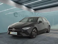 Schwarz Gebraucht 2023 Mercedes A180 Advanced Limousine | 27.560 € (Fairer Preis)