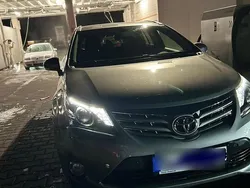 Grau Gebraucht 2014 Toyota Avensis Kombi | 9.500 € (Fairer Preis)