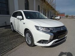 Weiß Gebraucht 2020 Mitsubishi Outlander P-HEV Basis SUV | 19.500 € (Fairer Preis)