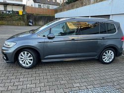 Grau Gebraucht 2017 VW Touran Sound Van / Kleinbus | 18.490 € (Teuer)