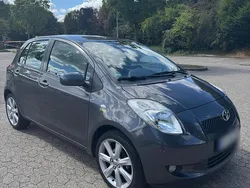 Grau Gebraucht 2007 Toyota Yaris Kleinwagen | 2.999 € (Fairer Preis)