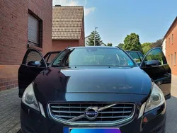 Schwarz Gebraucht 2013 Volvo V60 Momentum Kombi | 10.950 € (Etwas zu teuer)