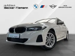 Alpinweiß uni Gebraucht 2024 BMW 318 Kombi | 32.987 € (Fairer Preis)