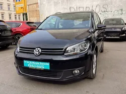 Schwarz Gebraucht 2013 VW Touran Life Van / Kleinbus | 10.999 € (Fairer Preis)