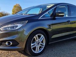 Grau Gebraucht 2016 Ford S-MAX Titanium Van / Kleinbus | 14.900 € (Fairer Preis)