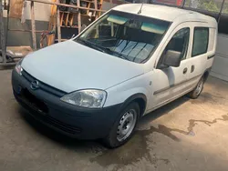 Weiß Gebraucht 2003 Opel Combo Van / Kleinbus | 1.200 € (Guter Preis)