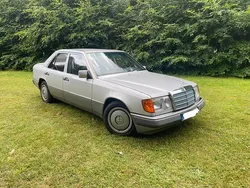 Silber Gebraucht 1990 Mercedes 200 Limousine | 4.200 €