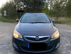 Grau Gebraucht 2012 Opel Astra Kombi | 4.000 € (Fairer Preis)