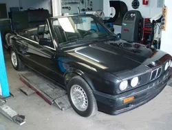 Schwarz Gebraucht 1992 BMW 318 Cabriolet Cabrio | 14.200 €