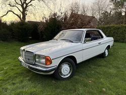 Weiß Gebraucht 1980 Mercedes 230 Coupé | 9.600 €