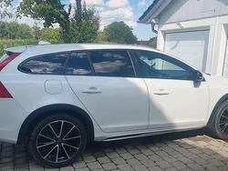 Weiß Gebraucht 2018 Volvo V60 CC Pro Kombi | 22.999 € (Guter Preis)