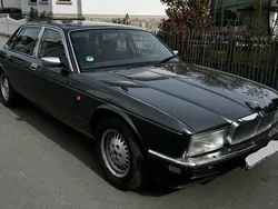 Jaguar XJ40