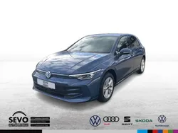 Anemonenblau metallic Gebraucht 2024 VW Golf VIII Life Limousine | 25.340 € (Fairer Preis)