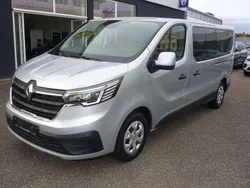 Highlandgrau Gebraucht 2023 Renault Trafic Life Van | 38.890 € (Fairer Preis)