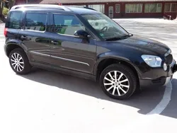 Schwarz Gebraucht 2013 Skoda Yeti Plus Edition SUV | 8.500 € (Guter Preis)