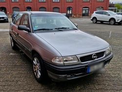 Grau Gebraucht 1995 Opel Astra Limousine | 2.950 €