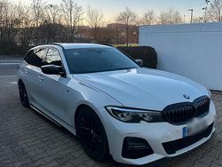 Weiß Gebraucht 2021 BMW 320 M Sport Kombi | 29.500 € (Teuer)