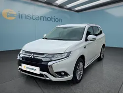 Weiß Gebraucht 2021 Mitsubishi Outlander P-HEV SUV | 22.499 € (Fairer Preis)