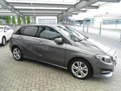 Grau Gebraucht 2016 Mercedes B180 Urban Van / Kleinbus | 16.900 € (Fairer Preis)