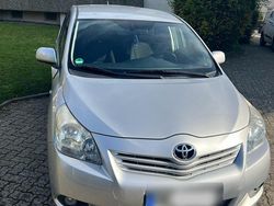 Silber Gebraucht 2009 Toyota Verso Van / Kleinbus | 3.790 € (Guter Preis)