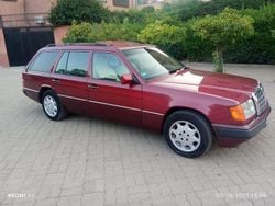 Rot Gebraucht 1990 Mercedes 200 Limousine | 2.700 €