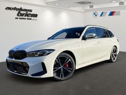 Alpinweiss iii Gebraucht 2024 BMW 320 M Sport Kombi | 56.844 € (Fairer Preis)