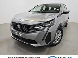 Grau Gebraucht 2021 Peugeot 5008 S Van / Kleinbus | 15.125 € (Superpreis)