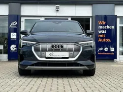 Grau Gebraucht 2022 Audi e-tron Advanced SUV | 29.950 € (Fairer Preis)