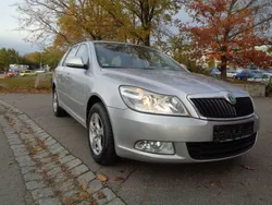 Silber Gebraucht 2012 Skoda Octavia Ambition Kombi | 3.800 €