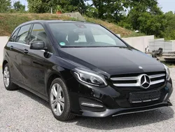 Schwarz Gebraucht 2017 Mercedes B200 Van / Kleinbus | 13.999 € (Fairer Preis)