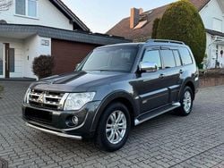 Grau Gebraucht 2015 Mitsubishi Pajero Edition SUV | 15.900 €