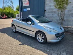 Grau Gebraucht 2007 Peugeot 207 CC Sport Cabrio | 3.900 € (Etwas zu teuer)