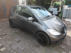 Grau Gebraucht 2010 Mercedes A180 Limousine | 3.700 € (Fairer Preis)