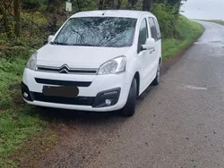 Weiß Gebraucht 2015 Citroën Berlingo SELECTION Van / Kleinbus | 9.500 €