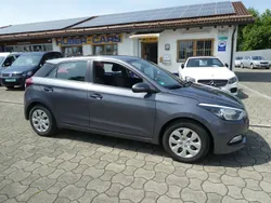 Grau Gebraucht 2017 Hyundai i20 Limousine | 8.990 € (Fairer Preis)