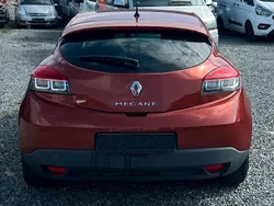 Rot Gebraucht 2009 Renault Mégane Coupé Coupé | 2.699 €