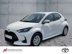 Weiß Neu 2025 Toyota Yaris Hybrid Comfort Limousine | 26.850 € (Fairer Preis)