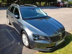 Grau Gebraucht 2016 Skoda Superb Style Kombi | 10.000 € (Fairer Preis)