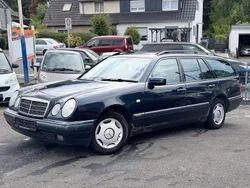 Schwarz Gebraucht 1999 Mercedes E240 Elegance Kombi | 1.250 € (Superpreis)
