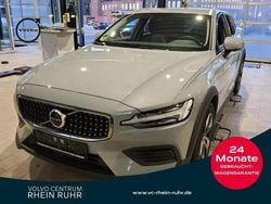 Vapour grey / metallic Gebraucht 2023 Volvo V60 CC Plus Kombi | 34.990 € (Guter Preis)