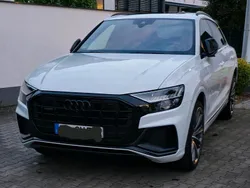 Weiß Gebraucht 2021 Audi Q8 Ambiente SUV | 67.000 € (Etwas zu teuer)