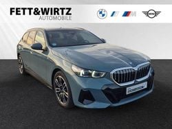 Cape york grün metallic Gebraucht 2025 BMW i5 M Sport Kombi | 61.490 € (Superpreis)