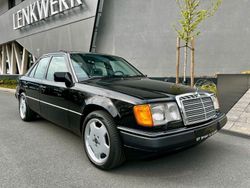 Schwarz Gebraucht 1993 Mercedes E400 Limousine | 26.900 €